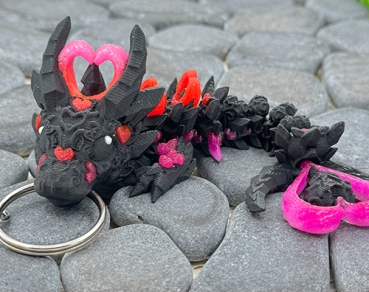 Herzdrachen-Anhänger – Schwarz Pink